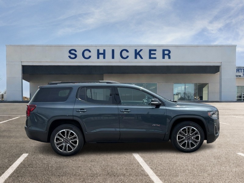 GMC Acadia Vehicle Full-screen Gallery Image 02