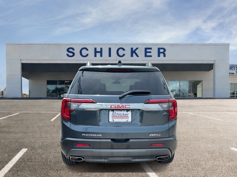 GMC Acadia Vehicle Full-screen Gallery Image 04