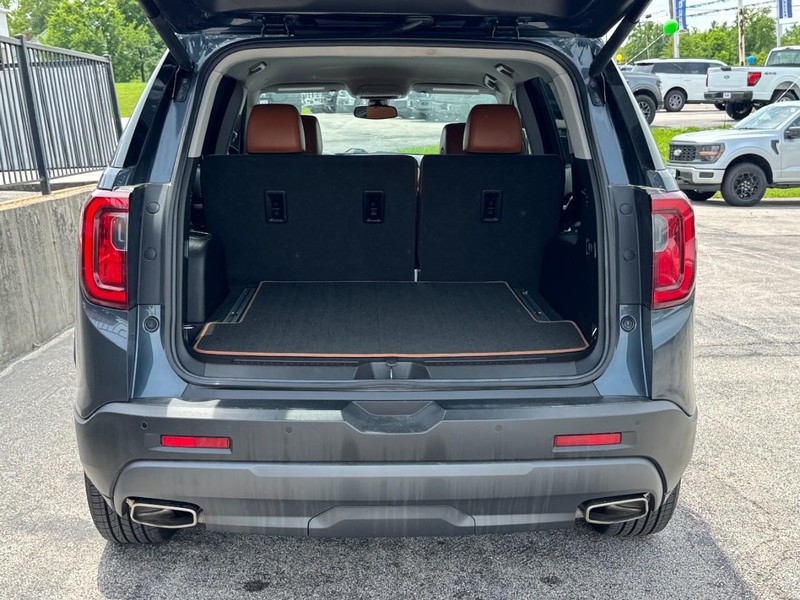 GMC Acadia Vehicle Full-screen Gallery Image 05