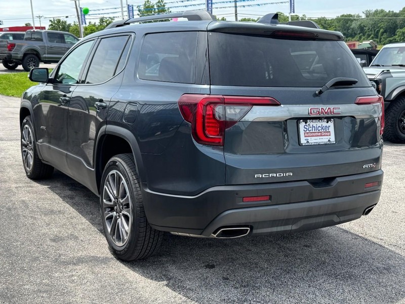 GMC Acadia Vehicle Full-screen Gallery Image 06