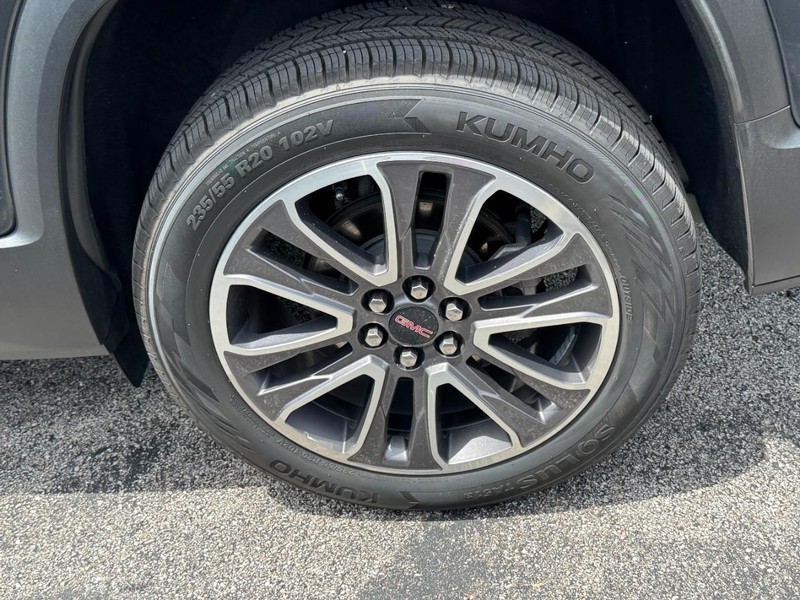 GMC Acadia Vehicle Full-screen Gallery Image 07