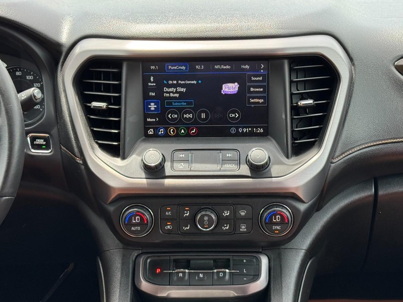 GMC Acadia Vehicle Full-screen Gallery Image 13