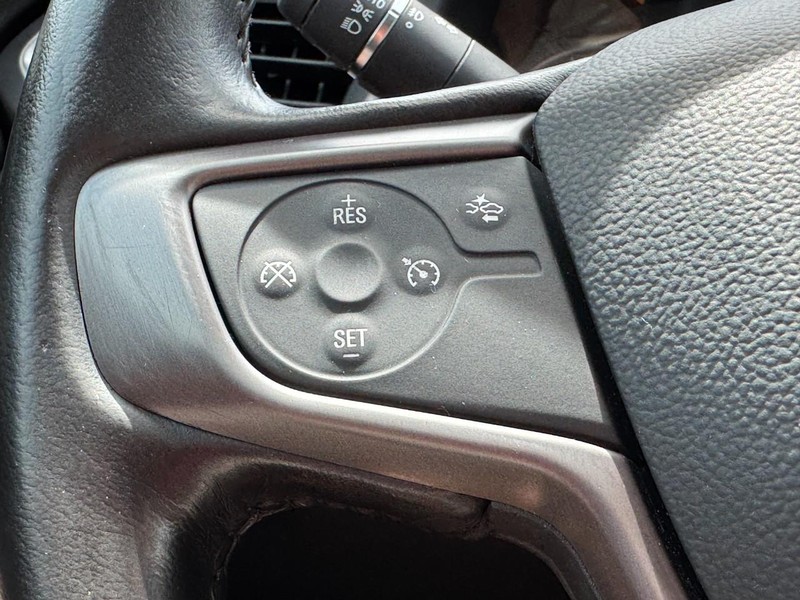 GMC Acadia Vehicle Full-screen Gallery Image 16