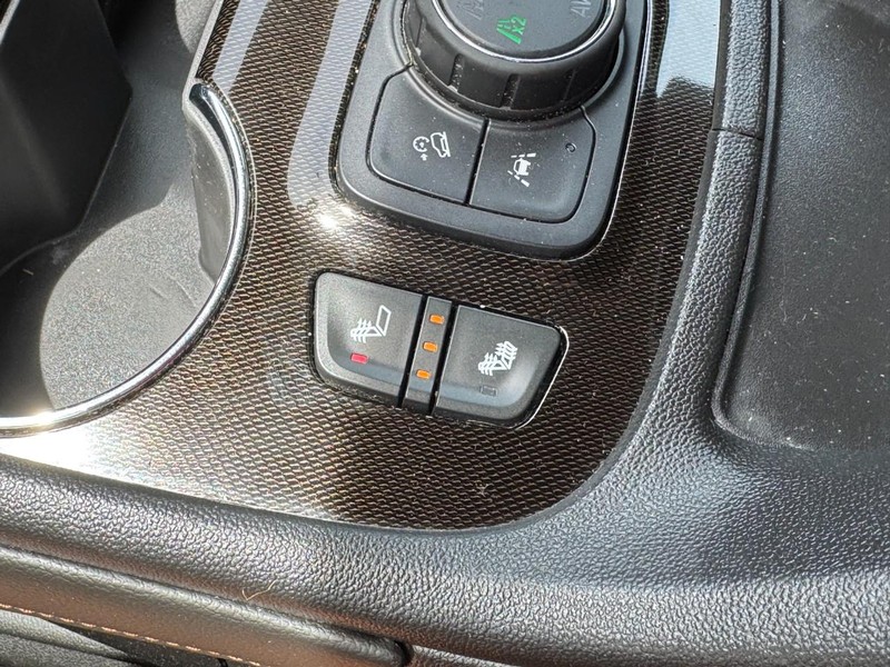 GMC Acadia Vehicle Full-screen Gallery Image 19