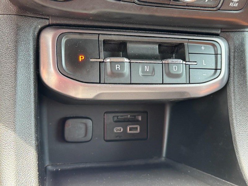 GMC Acadia Vehicle Full-screen Gallery Image 20
