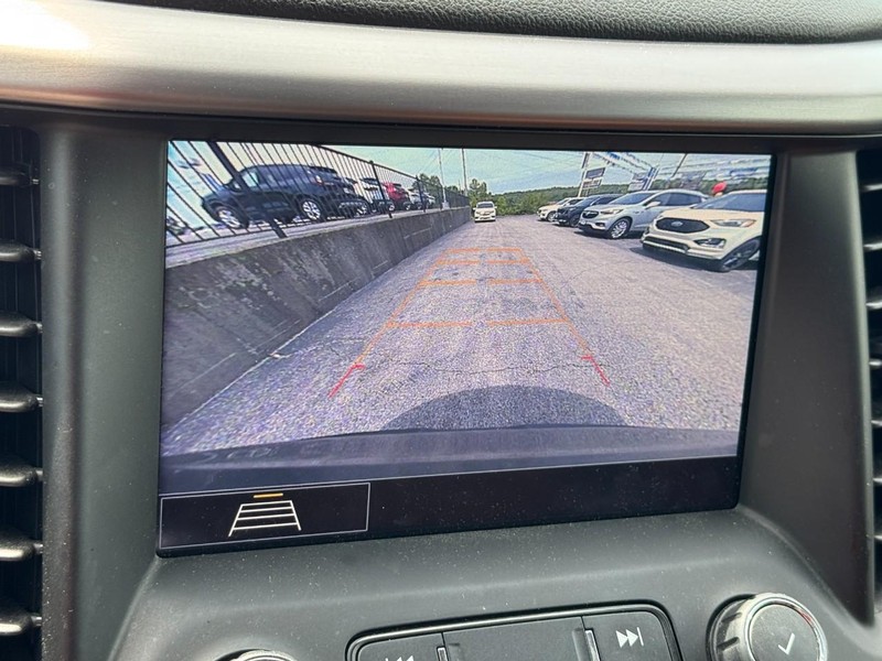 GMC Acadia Vehicle Full-screen Gallery Image 22