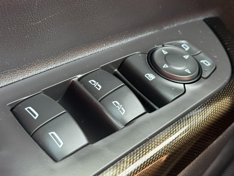 GMC Acadia Vehicle Full-screen Gallery Image 23