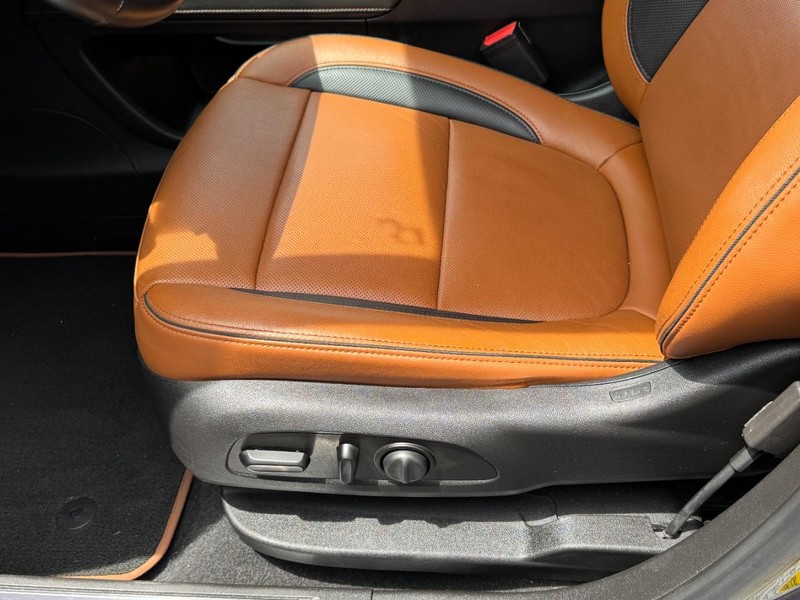 GMC Acadia Vehicle Full-screen Gallery Image 24