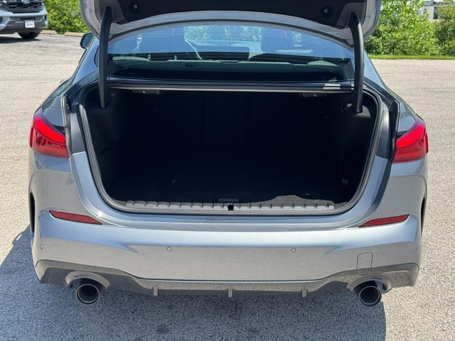 BMW 2 Series Vehicle Full-screen Gallery Image 05
