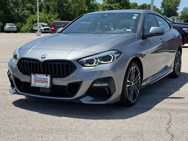 BMW 2 Series Vehicle Full-screen Gallery Image 08