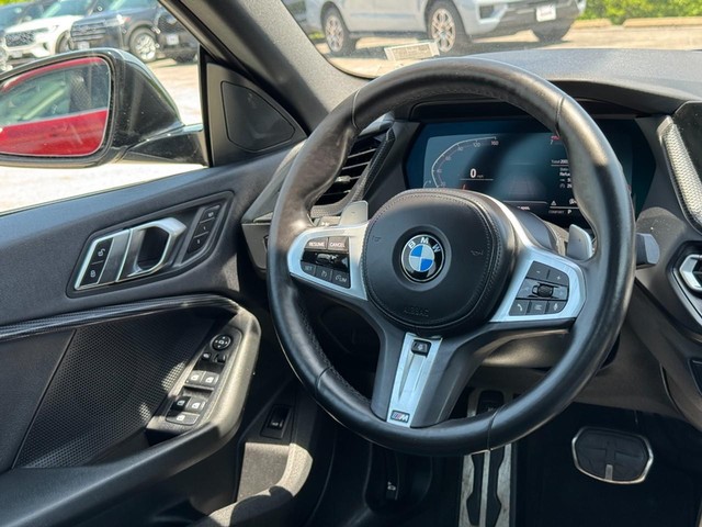 BMW 2 Series Vehicle Full-screen Gallery Image 12