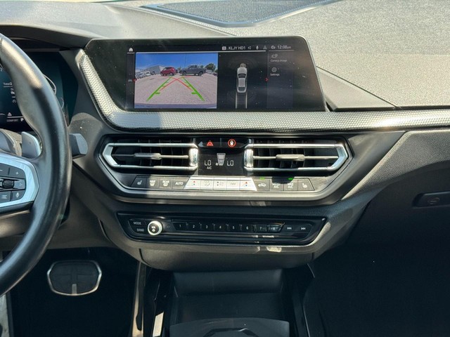 BMW 2 Series Vehicle Full-screen Gallery Image 13