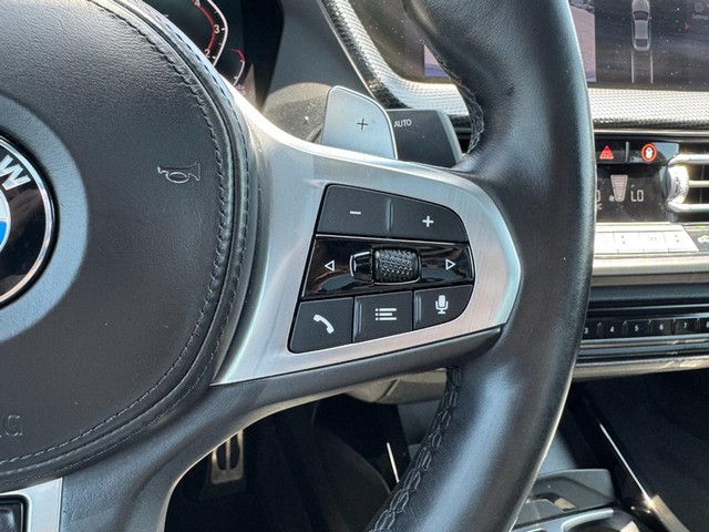 BMW 2 Series Vehicle Full-screen Gallery Image 18