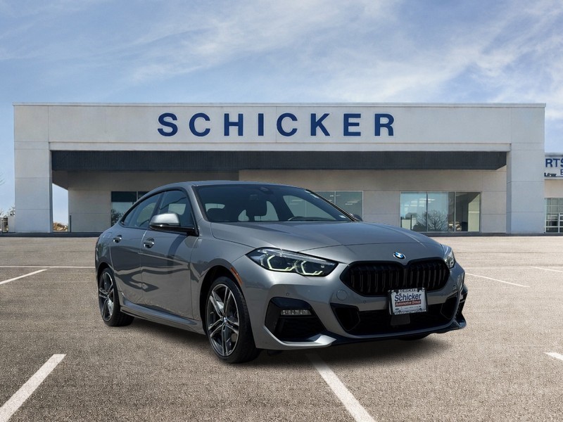 BMW 2 Series Vehicle Full-screen Gallery Image 01