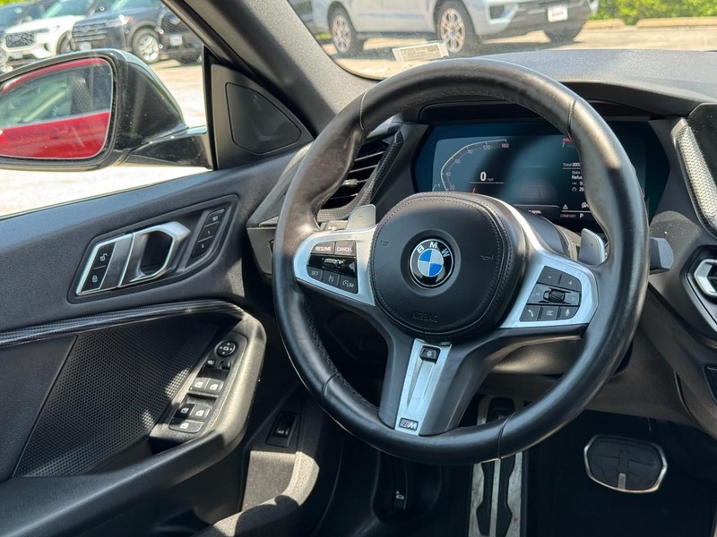 BMW 2 Series Vehicle Full-screen Gallery Image 12