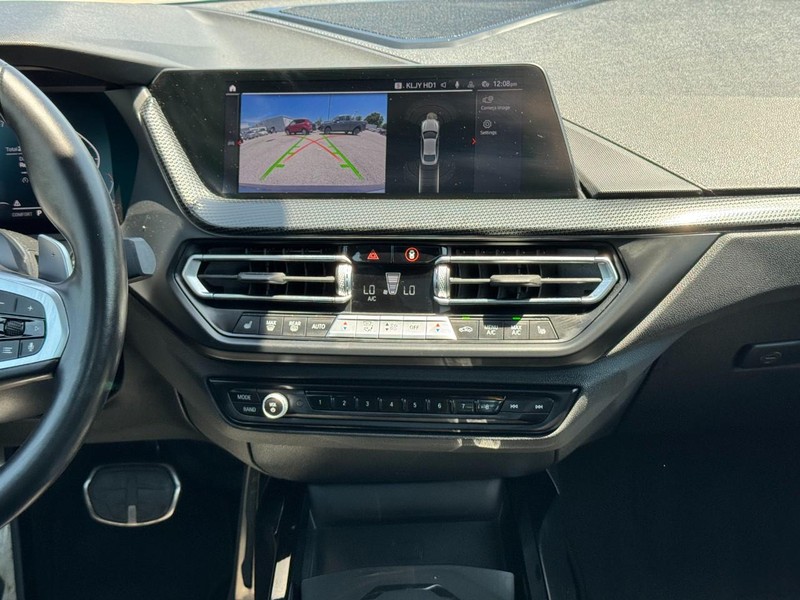 BMW 2 Series Vehicle Full-screen Gallery Image 13