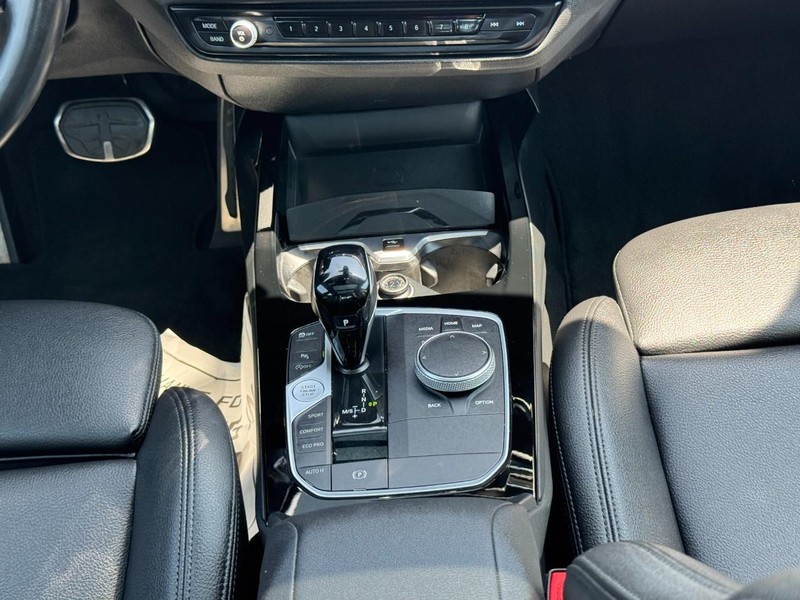 BMW 2 Series Vehicle Full-screen Gallery Image 14