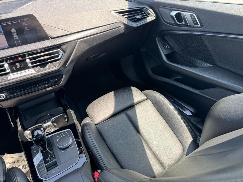BMW 2 Series Vehicle Full-screen Gallery Image 15