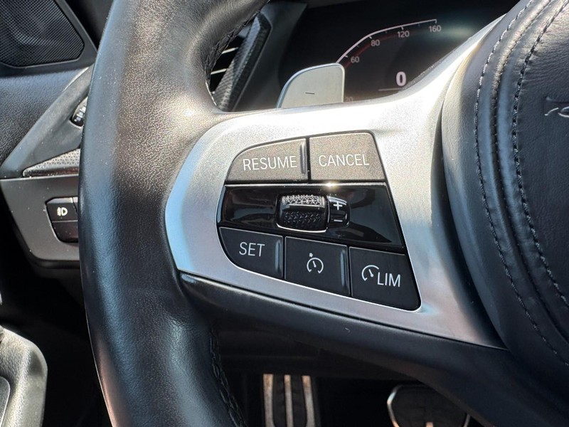BMW 2 Series Vehicle Full-screen Gallery Image 17