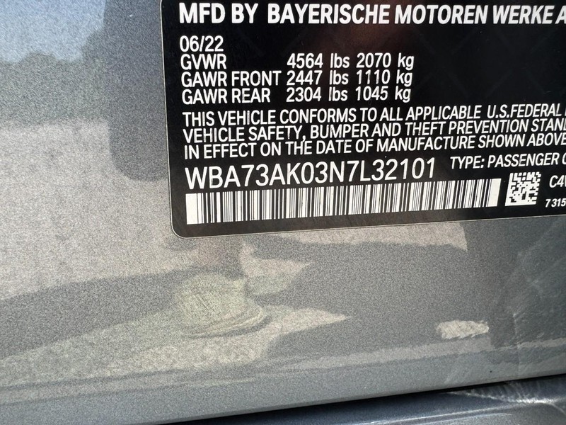 BMW 2 Series Vehicle Full-screen Gallery Image 25