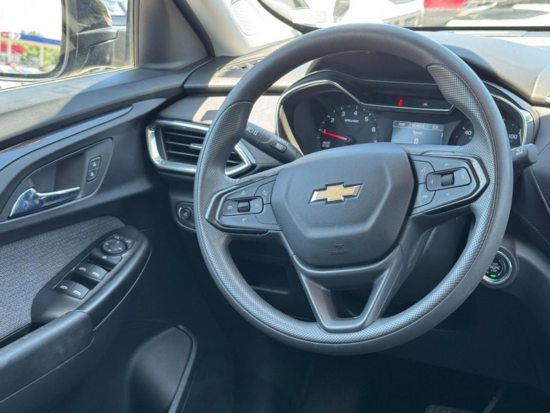 Chevrolet TrailBlazer Vehicle Full-screen Gallery Image 12