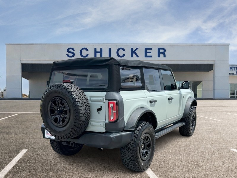 Ford Bronco Vehicle Full-screen Gallery Image 03