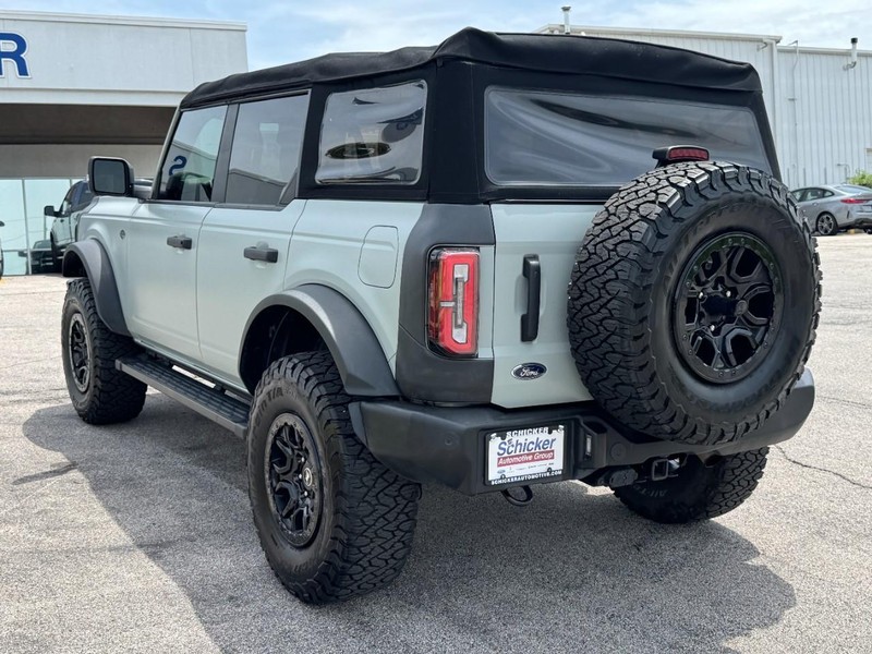 Ford Bronco Vehicle Full-screen Gallery Image 06