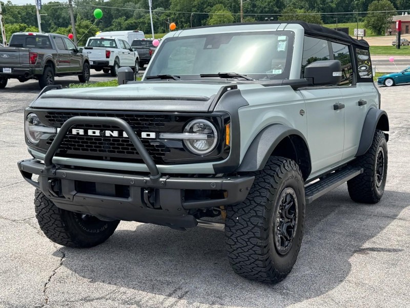 Ford Bronco Vehicle Full-screen Gallery Image 08