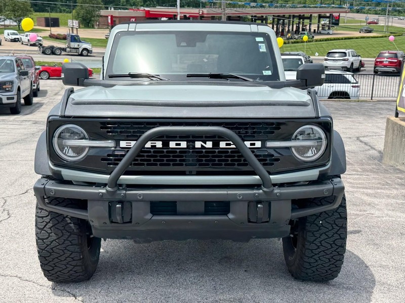 Ford Bronco Vehicle Full-screen Gallery Image 09