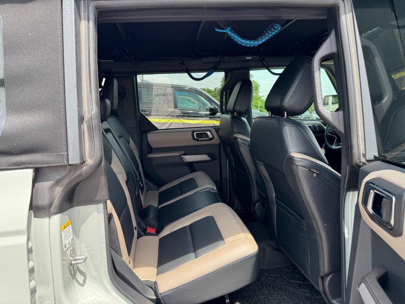 Ford Bronco Vehicle Full-screen Gallery Image 10