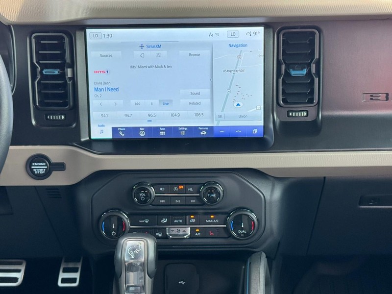 Ford Bronco Vehicle Full-screen Gallery Image 13