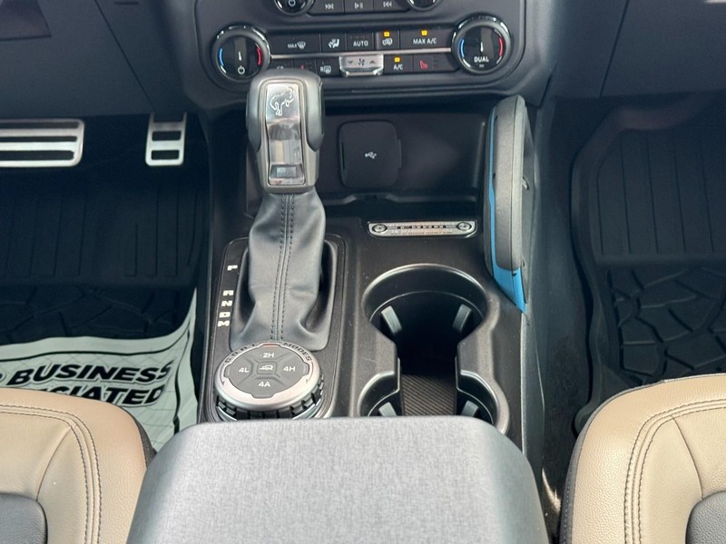 Ford Bronco Vehicle Full-screen Gallery Image 14