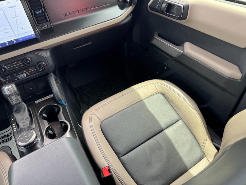 Ford Bronco Vehicle Full-screen Gallery Image 15