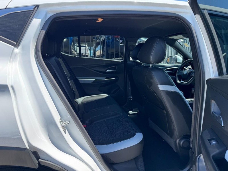 Buick Envista Vehicle Full-screen Gallery Image 10