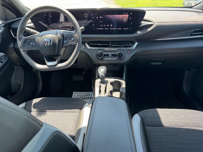 Buick Envista Vehicle Full-screen Gallery Image 11
