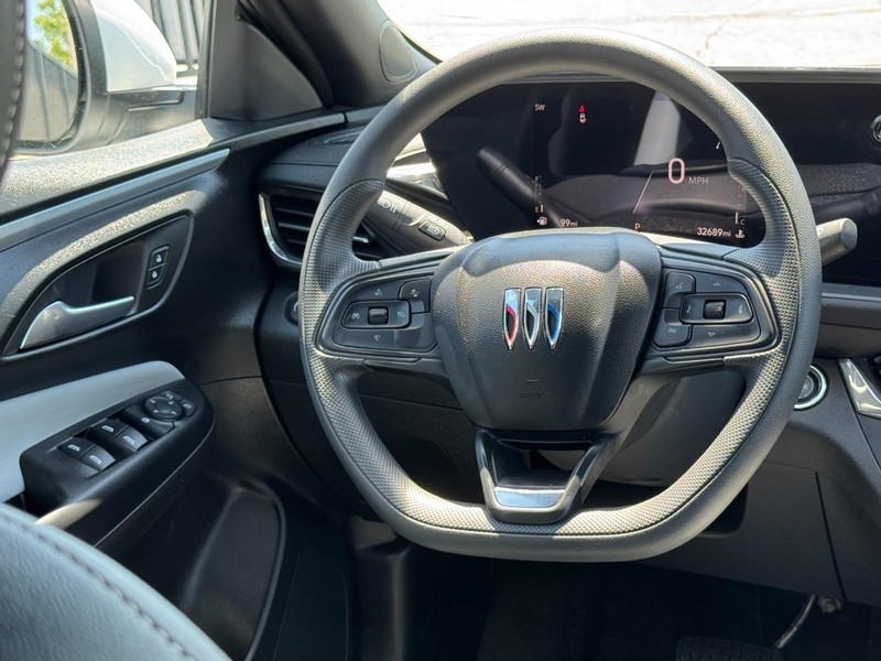 Buick Envista Vehicle Full-screen Gallery Image 12