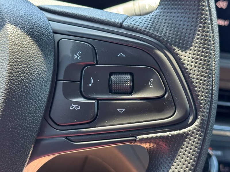 Buick Envista Vehicle Full-screen Gallery Image 17