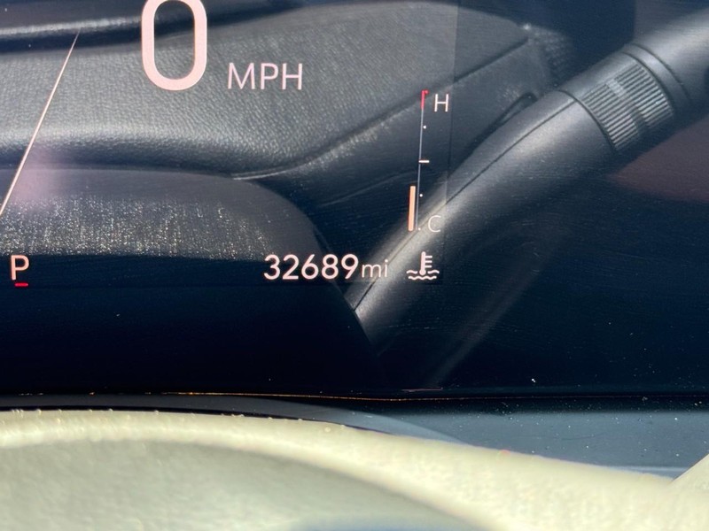 Buick Envista Vehicle Full-screen Gallery Image 18