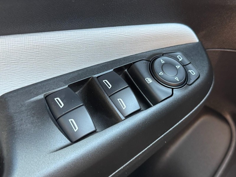 Buick Envista Vehicle Full-screen Gallery Image 21