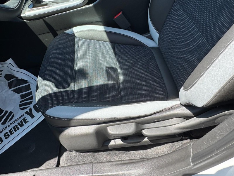 Buick Envista Vehicle Full-screen Gallery Image 22