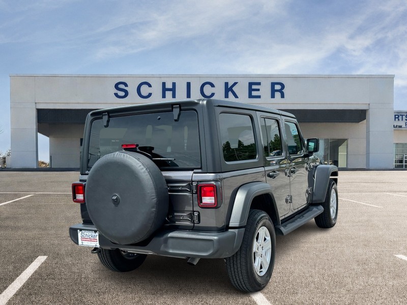 Jeep Wrangler Vehicle Full-screen Gallery Image 03