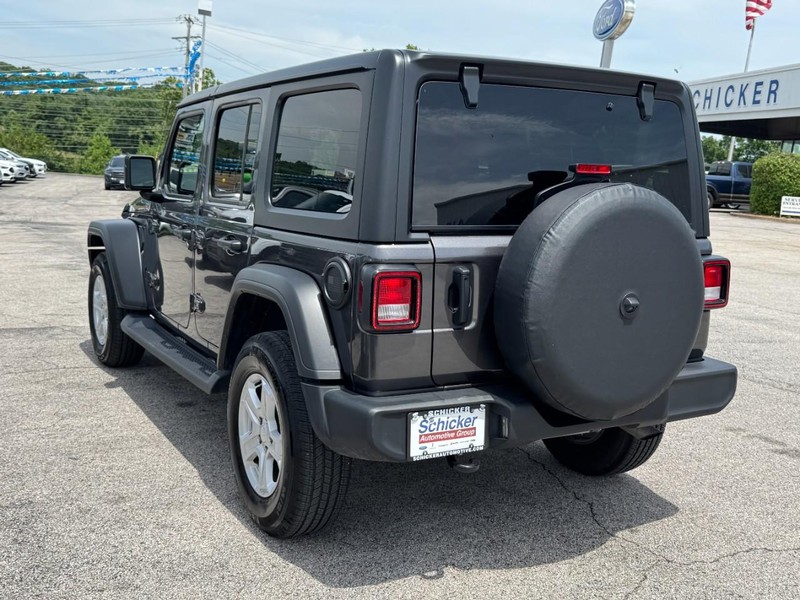 Jeep Wrangler Vehicle Full-screen Gallery Image 06