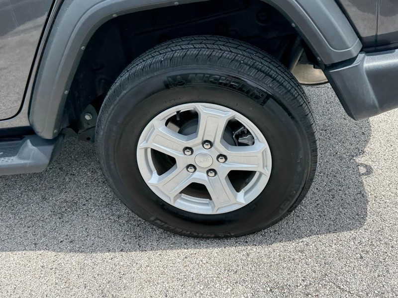 Jeep Wrangler Vehicle Full-screen Gallery Image 07