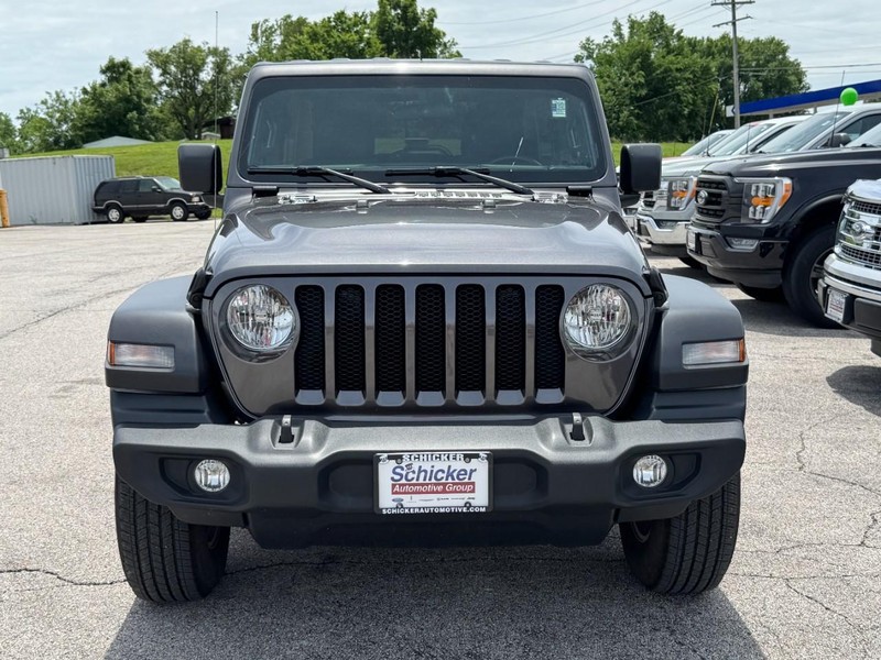 Jeep Wrangler Vehicle Full-screen Gallery Image 09