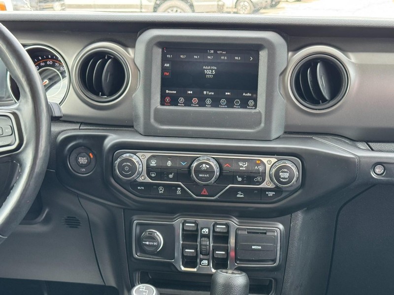 Jeep Wrangler Vehicle Full-screen Gallery Image 13