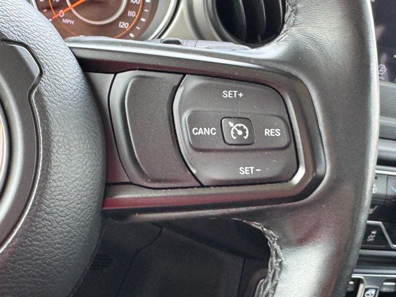 Jeep Wrangler Vehicle Full-screen Gallery Image 17