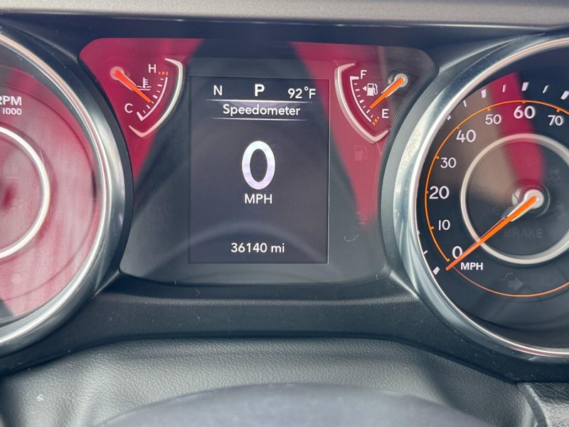 Jeep Wrangler Vehicle Full-screen Gallery Image 18