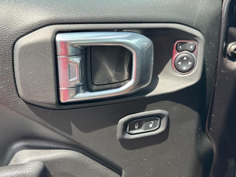 Jeep Wrangler Vehicle Full-screen Gallery Image 22