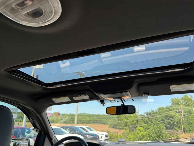 Ford F-150 Vehicle Full-screen Gallery Image 12