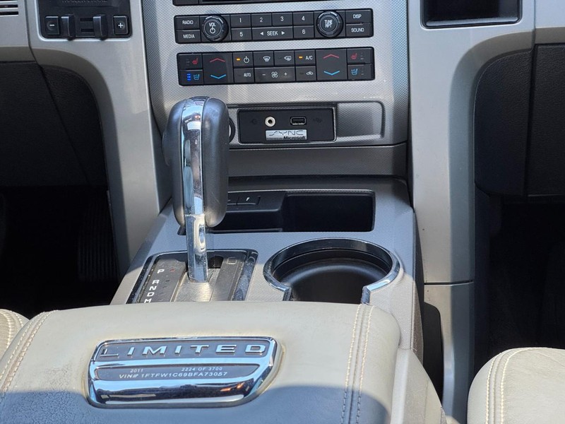 Ford F-150 Vehicle Full-screen Gallery Image 16